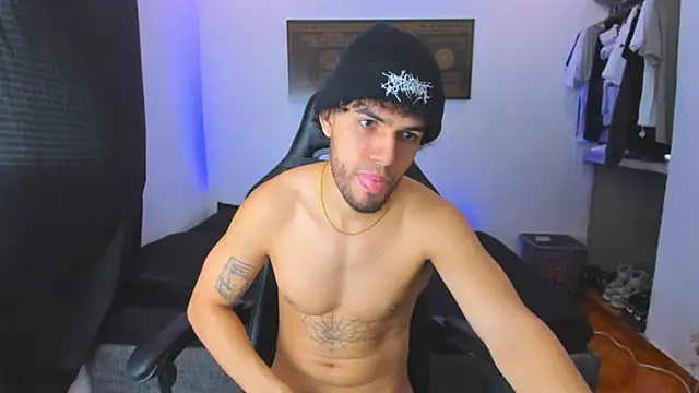 Snapshot of daddy_jhons chatting on October 4, 5:44 pm daddy jhons online show from October 4, 5:44 pm