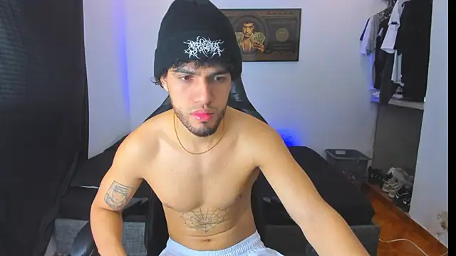 Snapshot of daddy_jhons chatting on October 10, 5:34 pm daddy jhons online show from October 10, 5:34 pm