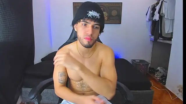 Snapshot of daddy_jhons chatting on October 11, 5:00 pm daddy jhons online show from October 11, 5:00 pm