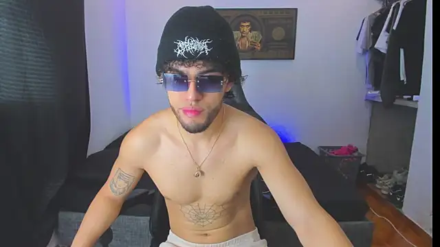 Snapshot of daddy_jhons chatting on October 27, 4:44 pm daddy jhons online show from October 27, 4:44 pm