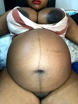 Snapshot of PervertPreggy chatting on December 5, 2:55 pm PervertPreggy online show from December 5, 2:55 pm