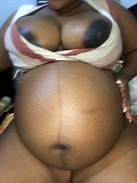 Snapshot of PervertPreggy chatting on January 4, 8:05 pm PervertPreggy online show from January 4, 8:05 pm