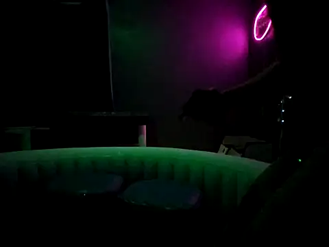 Snapshot of Spunwhiteboy1992 chatting on December 15, 10:19 am Spunwhiteboy1992 online show from December 15, 10:19 am