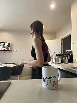 Kathleen Meow online show from December 17, 7:03 am