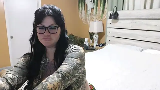 Snapshot of TexasTattooedHouseWife chatting on June 16, 5:04 pm TexasTattooedHouseWife online show from June 16, 5:04 pm