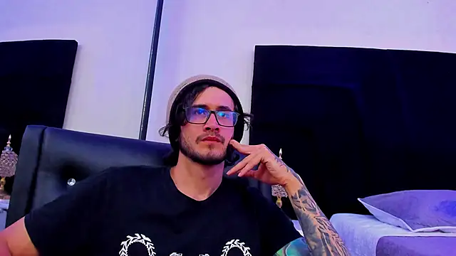 Loggan donnelly online show from January 18, 11:44 pm