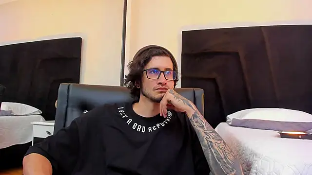 Loggan donnelly online show from January 25, 8:10 pm