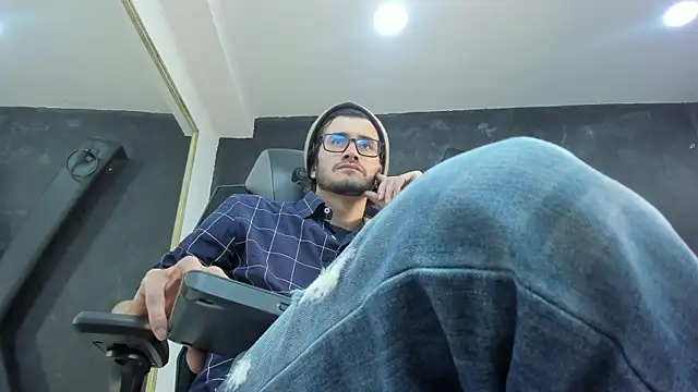 Loggan donnelly online show from October 4, 8:40 pm