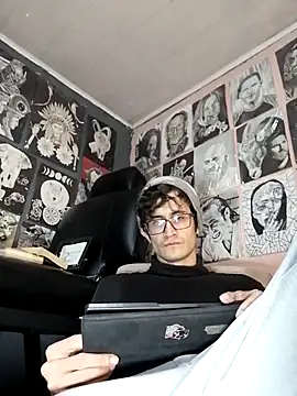 Snapshot of Loggan_donnelly chatting on February 13, 6:37 pm Loggan donnelly online show from February 13, 6:37 pm