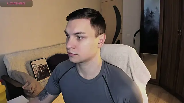 handsome guy01 online show from October 4, 10:46 am