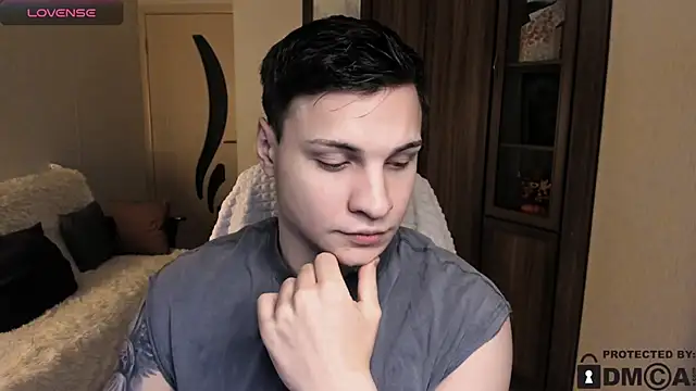 handsome guy01 online show from November 15, 6:48 pm