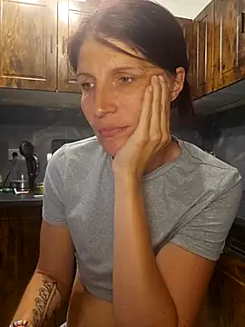 Snapshot of Lenchen_ chatting on April 12, 7:41 pm Lenchen online show from April 12, 7:41 pm