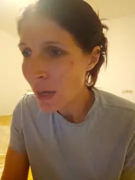 Snapshot of Lenchen_ chatting on April 17, 7:28 pm Lenchen online show from April 17, 7:28 pm