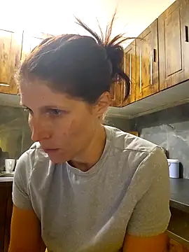 Snapshot of Lenchen_ chatting on June 8, 7:47 pm Lenchen online show from June 8, 7:47 pm
