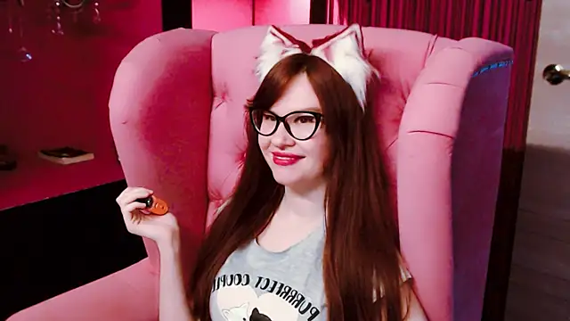 CarolGiggly online show from December 4, 5:05 am