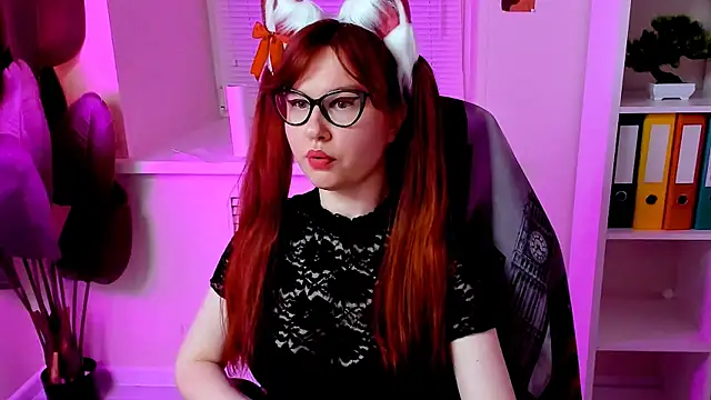 CarolGiggly online show from December 1, 2:00 pm