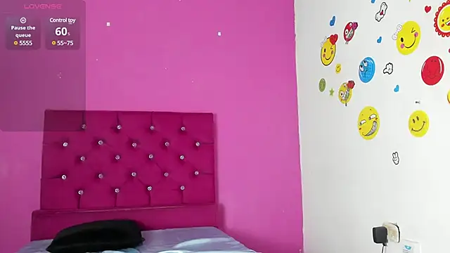 Snapshot of tiffany_Bitch chatting on February 20, 7:41 pm tiffany Bitch online show from February 20, 7:41 pm