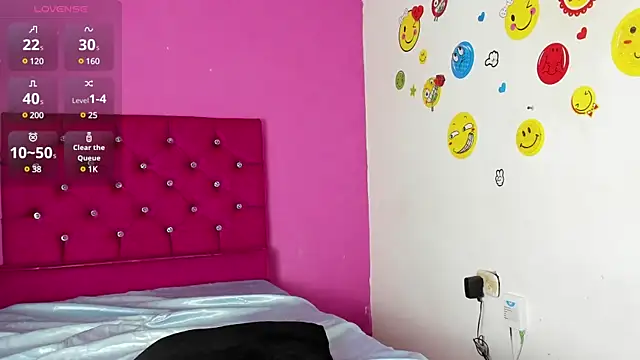 Snapshot of tiffany_Bitch chatting on March 5, 7:49 pm tiffany Bitch online show from March 5, 7:49 pm