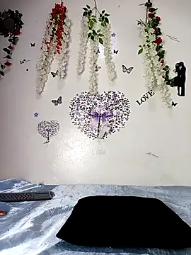 Snapshot of tiffany_Bitch chatting on September 10, 9:48 pm tiffany Bitch online show from September 10, 9:48 pm