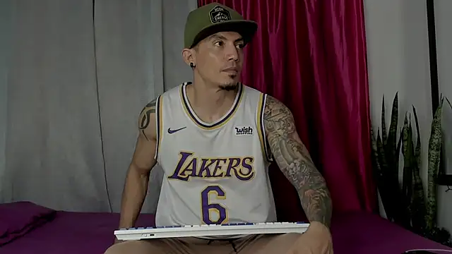 Alex motta online show from December 30, 8:25 pm