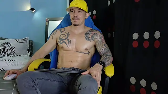 Snapshot of Alex_motta chatting on June 7, 3:43 am Alex motta online show from June 7, 3:43 am