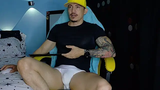 Snapshot of Alex_motta chatting on July 13, 3:42 am Alex motta online show from July 13, 3:42 am