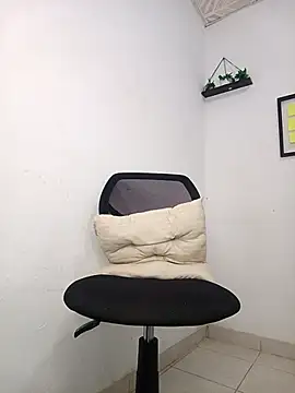 Snapshot of lianisrose chatting on March 15, 1:11 am lianisrose online show from March 15, 1:11 am