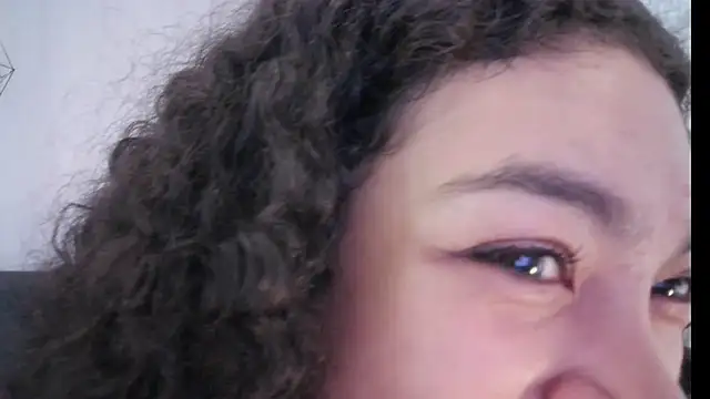 Snapshot of Aurora_ath chatting on March 1, 6:35 am Aurora ath online show from March 1, 6:35 am