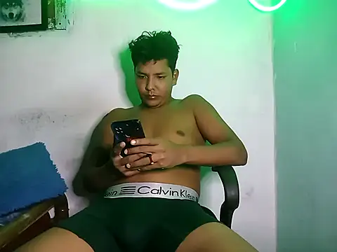 Snapshot of 628-andrew chatting on September 15, 10:32 pm 628-andrew online show from September 15, 10:32 pm