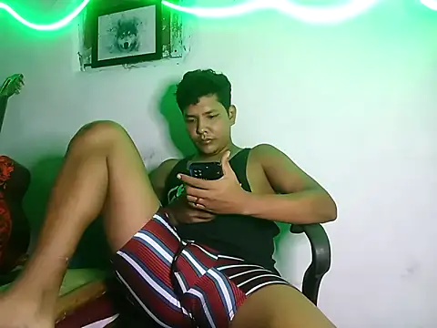 Snapshot of 628-andrew chatting on September 22, 12:23 am 628-andrew online show from September 22, 12:23 am