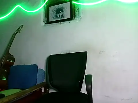 Snapshot of 628-andrew chatting on October 2, 12:17 am 628-andrew online show from October 2, 12:17 am