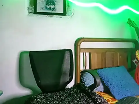 Snapshot of 628-andrew chatting on October 16, 12:33 am 628-andrew online show from October 16, 12:33 am