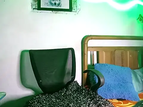 Snapshot of 628-andrew chatting on October 18, 12:02 am 628-andrew online show from October 18, 12:02 am