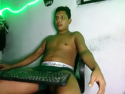 Snapshot of 628-andrew chatting on November 19, 1:05 am 628-andrew online show from November 19, 1:05 am