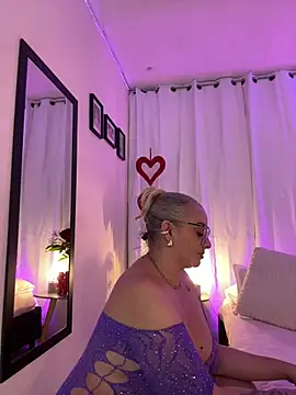 Snapshot of Aligoldbottom chatting on February 15, 9:59 pm Aligoldbottom online show from February 15, 9:59 pm