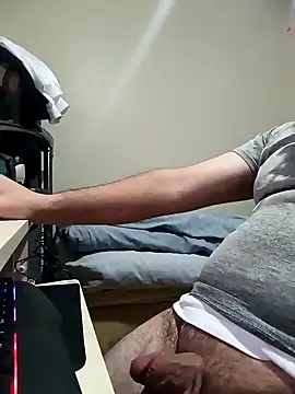 Snapshot of cshn001 chatting on December 3, 8:06 pm cshn001 online show from December 3, 8:06 pm