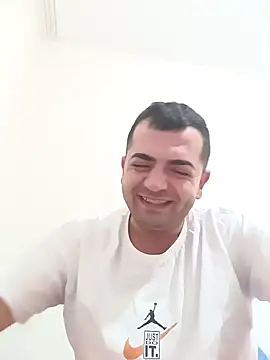 Snapshot of cshn001 chatting on January 1, 7:43 pm cshn001 online show from January 1, 7:43 pm