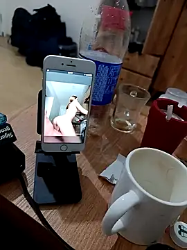 Snapshot of cshn001 chatting on February 9, 11:25 pm cshn001 online show from February 9, 11:25 pm