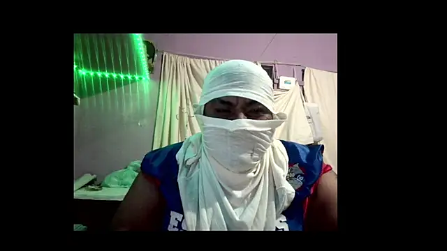 Snapshot of sweetdickmagic chatting on February 13, 8:54 am sweetdickmagic online show from February 13, 8:54 am