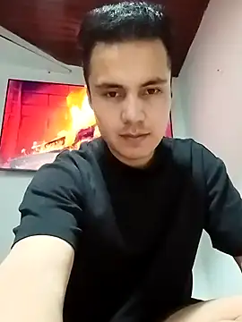 Snapshot of Axel11Luna chatting on April 8, 7:52 am Axel11Luna online show from April 8, 7:52 am