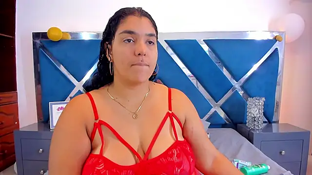 Tiffanymiller00 online show from December 19, 2:02 pm