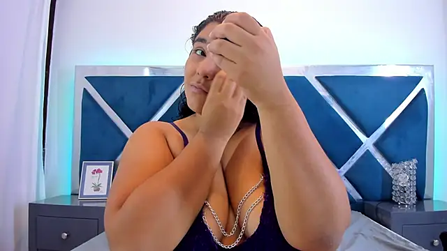 Tiffanymiller00 online show from May 22, 3:17 pm