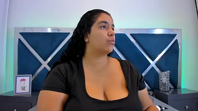 Tiffanymiller00 online show from June 18, 5:17 pm