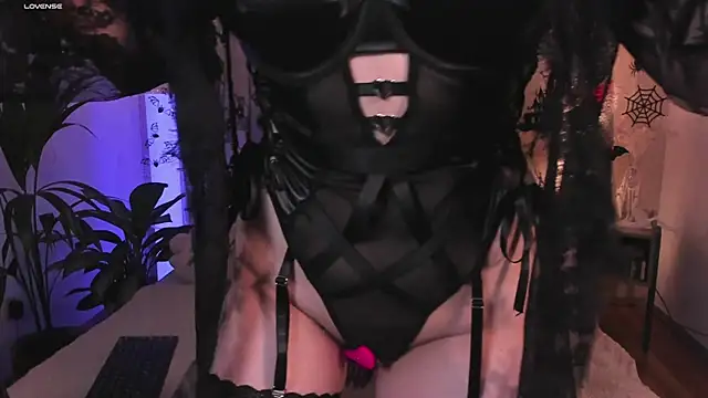 Snapshot of dearmoa chatting on October 28, 8:33 pm dearmoa online show from October 28, 8:33 pm