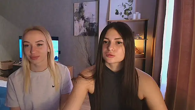 Snapshot of ShySonya chatting on November 23, 10:59 am ShySonya online show from November 23, 10:59 am