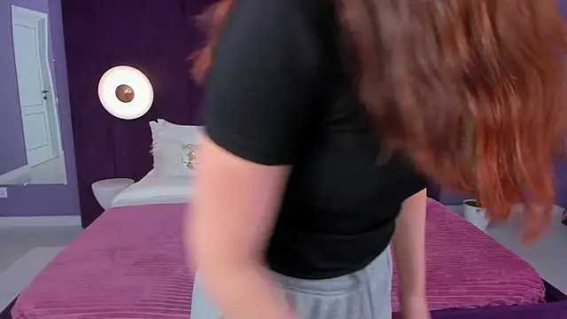 milaleoneli online show from February 9, 12:41 pm