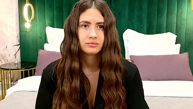 milaleoneli online show from March 4, 2:56 pm