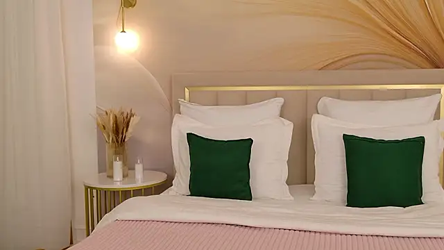 milaleoneli online show from March 5, 4:36 pm