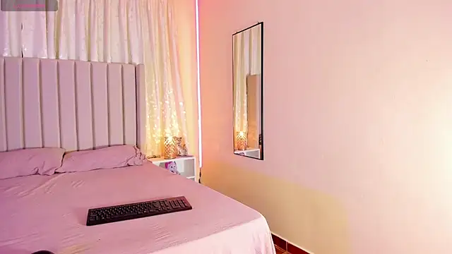 Snapshot of Aliison_Smith chatting on January 23, 1:51 am Aliison Smith online show from January 23, 1:51 am