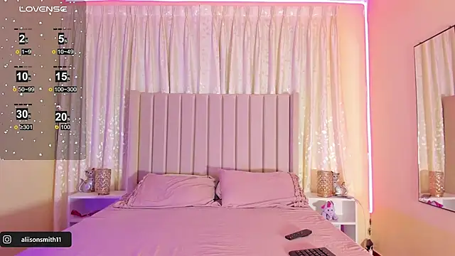 Snapshot of Aliison_Smith chatting on March 4, 11:43 pm Aliison Smith online show from March 4, 11:43 pm